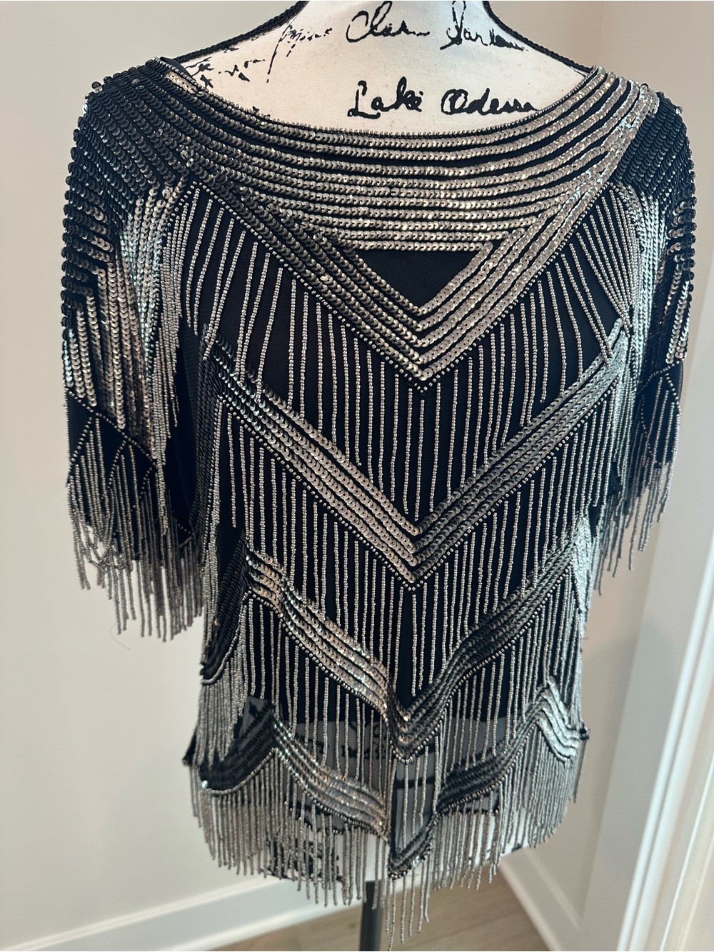 NWOT-VENUS Beaded Fringe Black & Siler size 8 fringe moves with you.